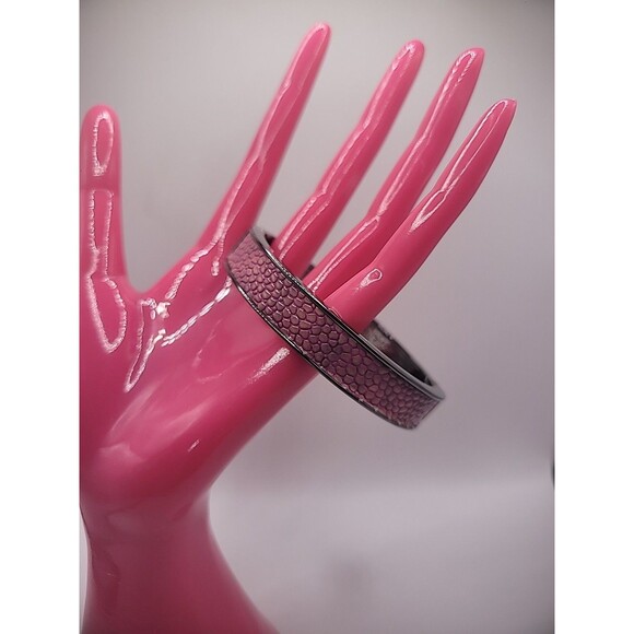 Vintage Premier Designs Bracelet Bangle Pink Faux Scales Gray Tone Hinged - Picture 4 of 15